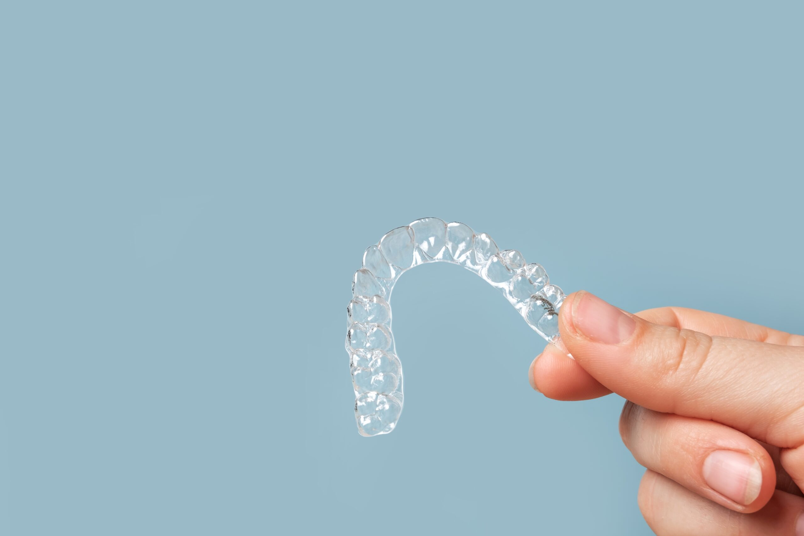 Comparing Invisalign Braces vs. Metal Braces: Pros and Cons